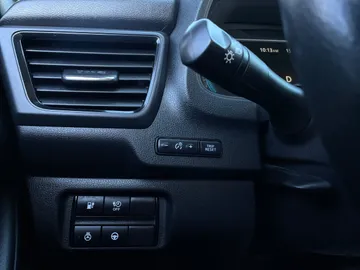 2020 Nissan LEAF - image 29