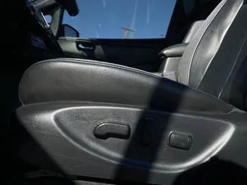 2020 Nissan LEAF - image 25