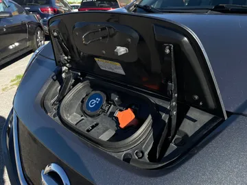 2020 Nissan LEAF - image 19