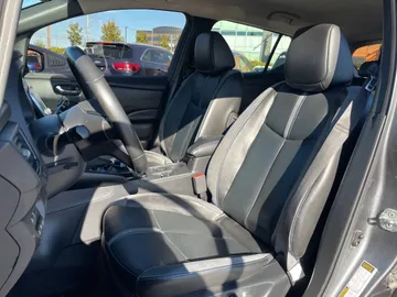 2020 Nissan LEAF - image 3