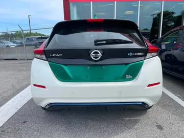 2020 Nissan LEAF - image 4