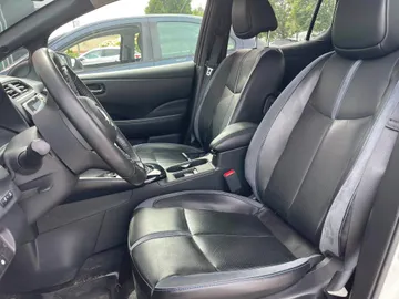 2020 Nissan LEAF - image 8