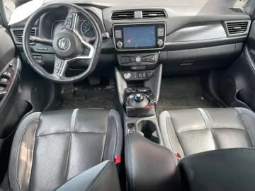2020 Nissan LEAF - image 9