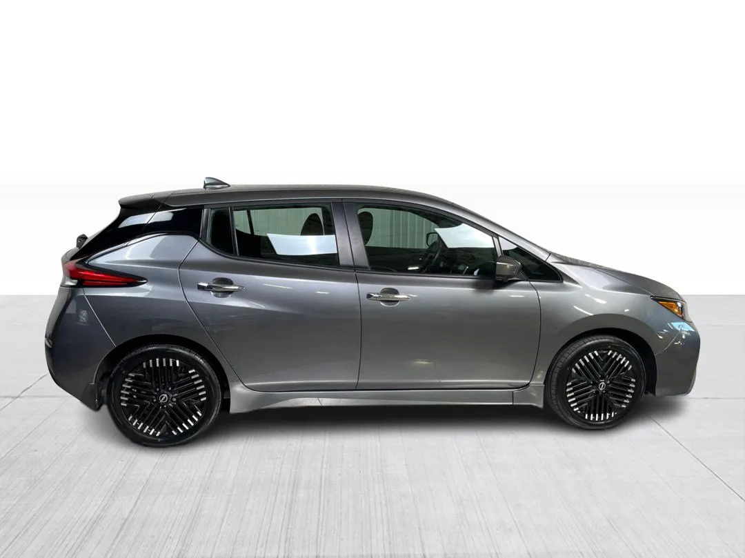 2023 Nissan LEAF — photo 2