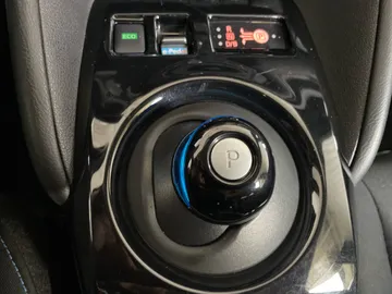 2023 Nissan LEAF - image 27