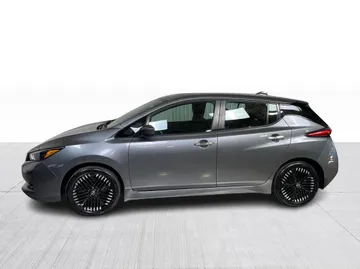 2023 Nissan LEAF - image 9