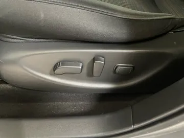 2023 Nissan LEAF - image 18