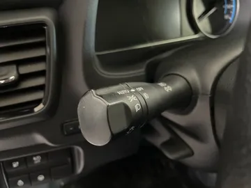 2023 Nissan LEAF - image 17