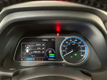 2023 Nissan LEAF - image 15