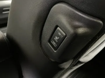 2023 Nissan LEAF - image 25