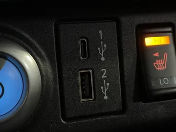 2023 Nissan LEAF - image 28