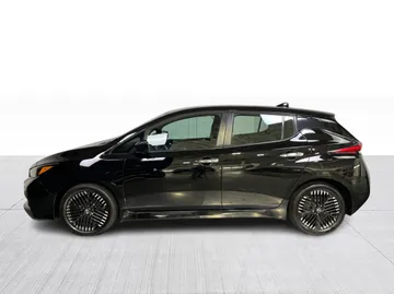 2023 Nissan LEAF - image 4