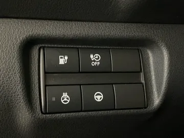 2023 Nissan LEAF - image 31