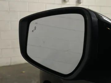 2023 Nissan LEAF - image 17