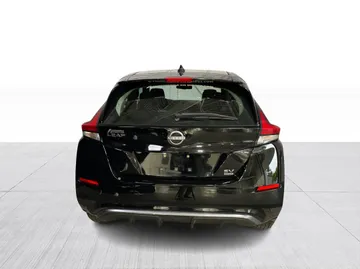 2023 Nissan LEAF - image 7