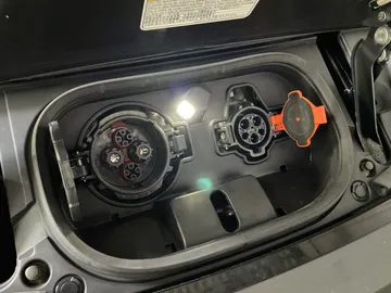2023 Nissan LEAF - image 19