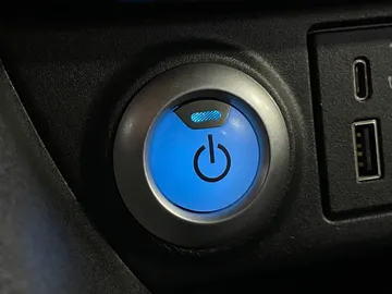 2023 Nissan LEAF - image 23