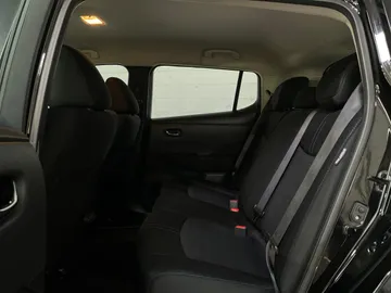 2023 Nissan LEAF - image 11