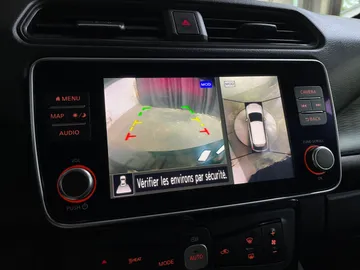 2023 Nissan LEAF - image 21