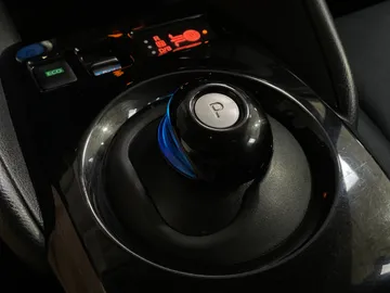 2023 Nissan LEAF - image 29