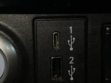 2023 Nissan LEAF - image 29