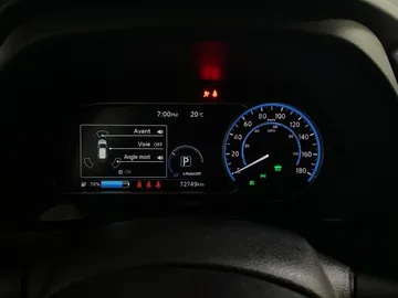 2023 Nissan LEAF - image 15