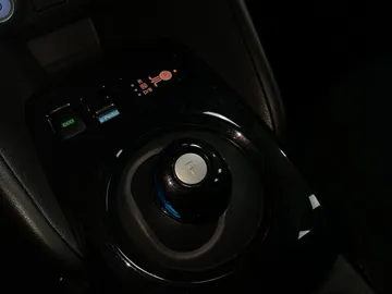 2023 Nissan LEAF - image 30
