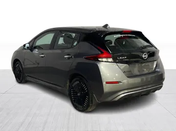 2023 Nissan LEAF - image 6