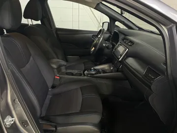 2023 Nissan LEAF - image 10