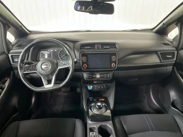 2023 Nissan LEAF - image 4