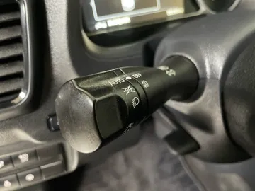 2023 Nissan LEAF - image 17