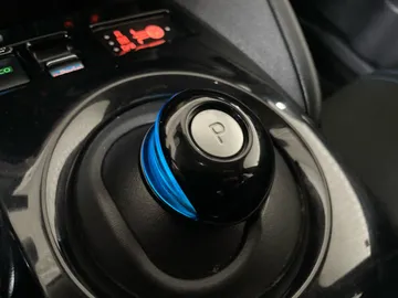 2023 Nissan LEAF - image 29
