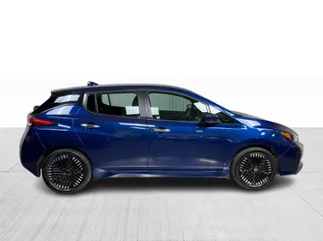 2023 Nissan LEAF - image 2