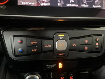 2023 Nissan LEAF - image 23
