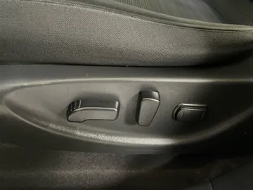2023 Nissan LEAF - image 18