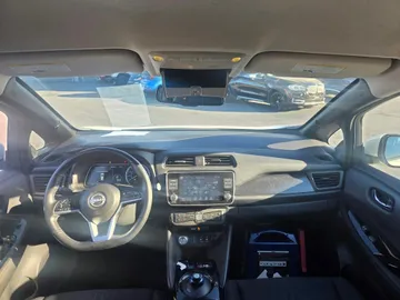 2023 Nissan LEAF - image 9