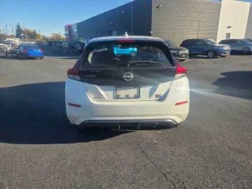 2023 Nissan LEAF - image 6