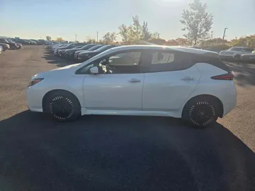 2023 Nissan LEAF - image 4