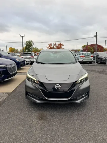 2023 Nissan LEAF - image 2