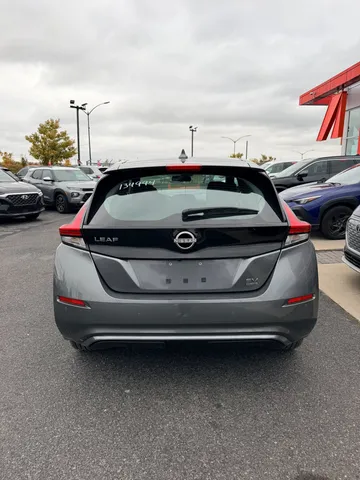 2023 Nissan LEAF - image 6