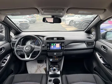 2023 Nissan LEAF - image 9