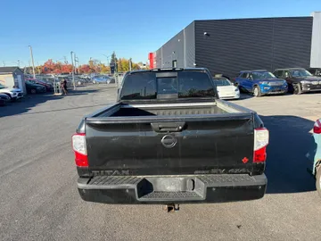 2018 Nissan Titan - image 6