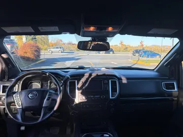2018 Nissan Titan - image 8