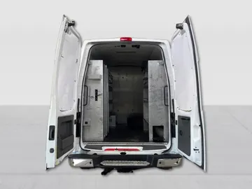 2018 Nissan NV Cargo - image 13