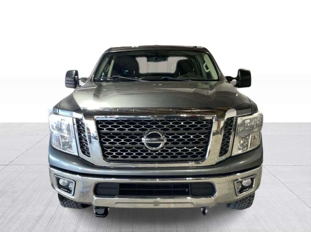 2016 Nissan Titan XD — photo 5