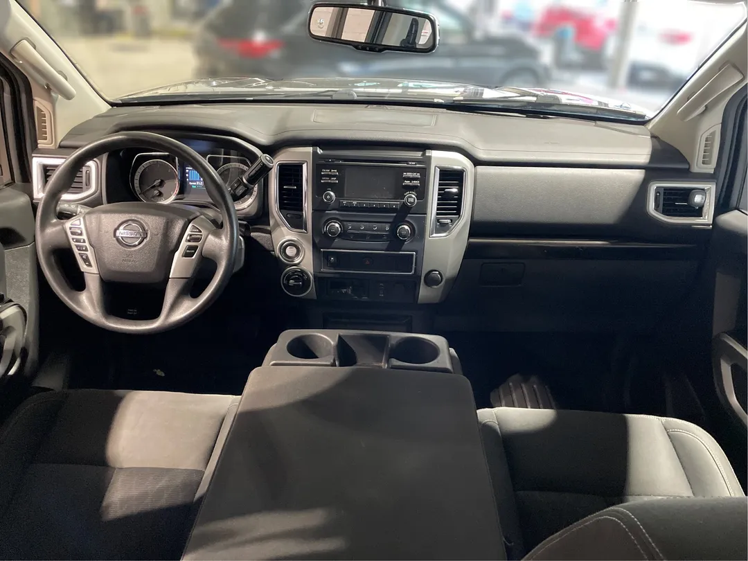 2016 Nissan Titan XD — photo 4