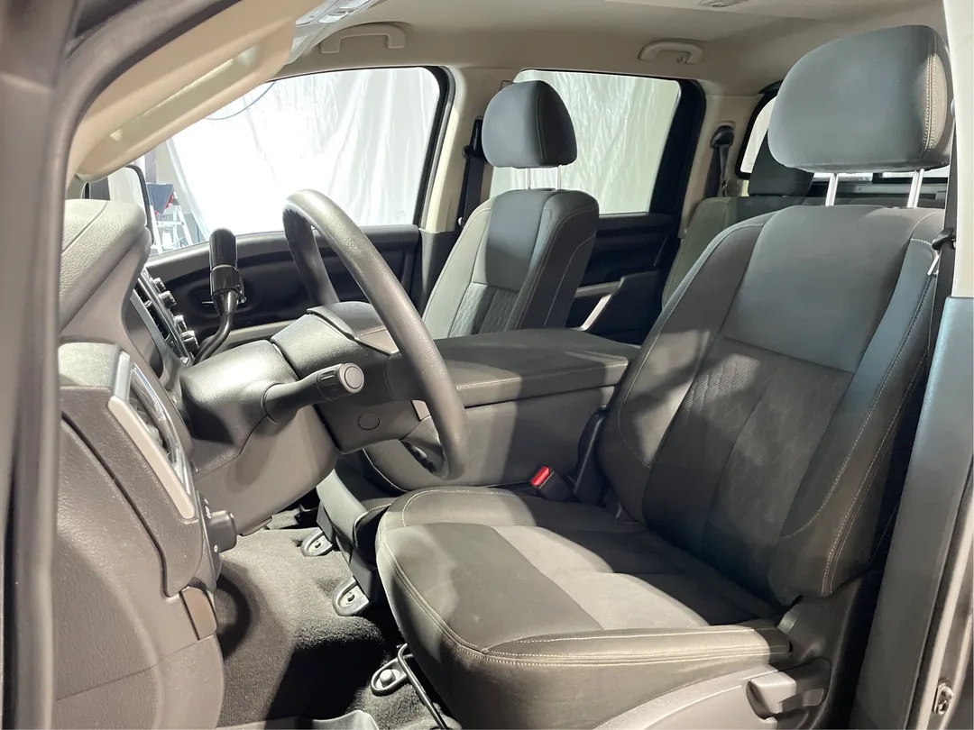2016 Nissan Titan XD — photo 3