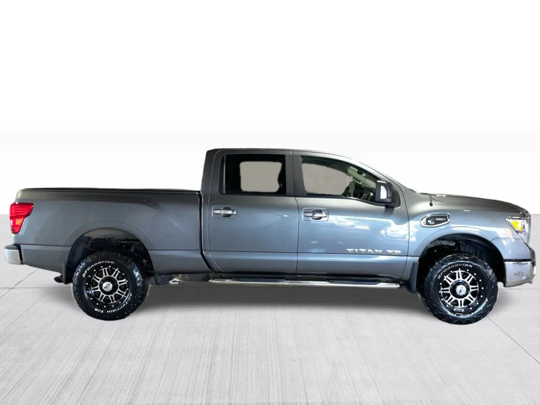 2016 Nissan Titan XD — photo 2