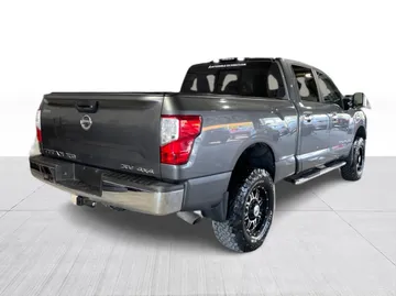 2016 Nissan Titan XD - image 13