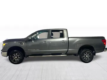 2016 Nissan Titan XD - image 9